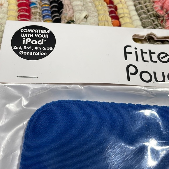 New Digital Gadgets 9 1/2” by 7” fitted pouch fits IPads generations 2, 3, 4, 5 - Picture 2 of 2